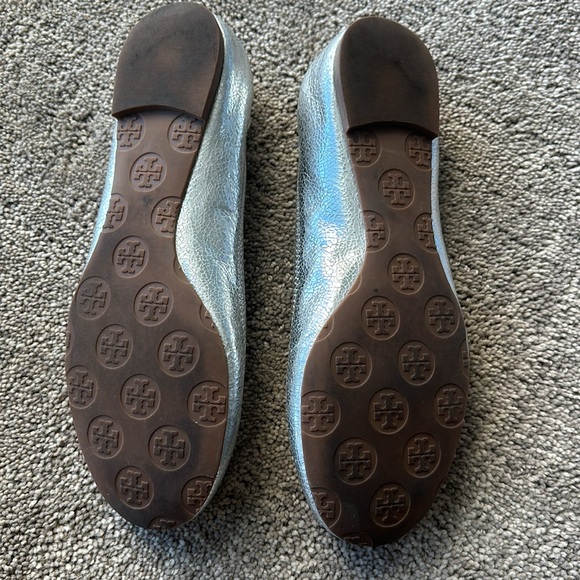 Tory Burch silver flats - Picture 4 of 6
